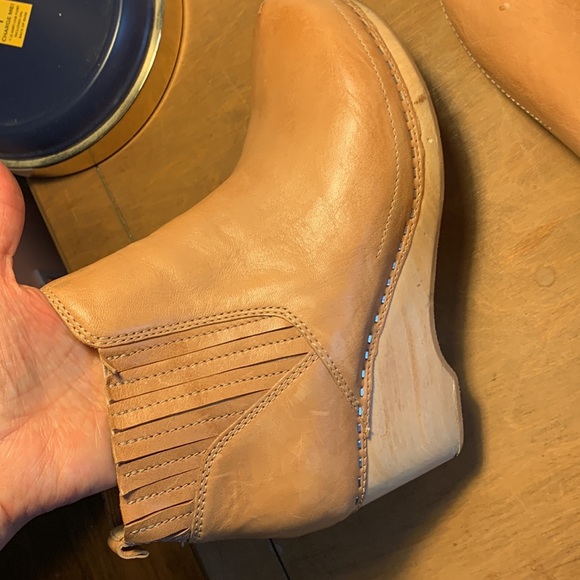 Kelsi Dagger clog heel 38.5 or size 8 comfortable w/great detail;easy on & off - Picture 3 of 10